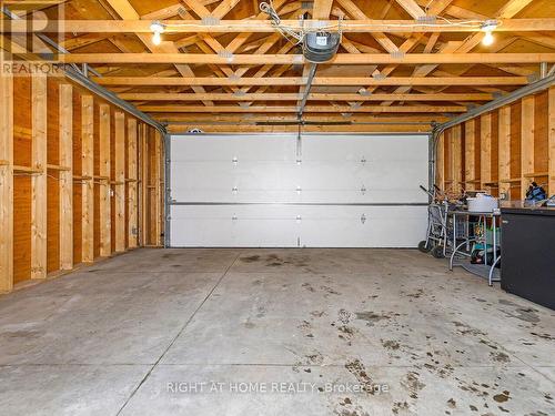 180 Rosslyn Avenue N, Hamilton, ON - Indoor Photo Showing Garage