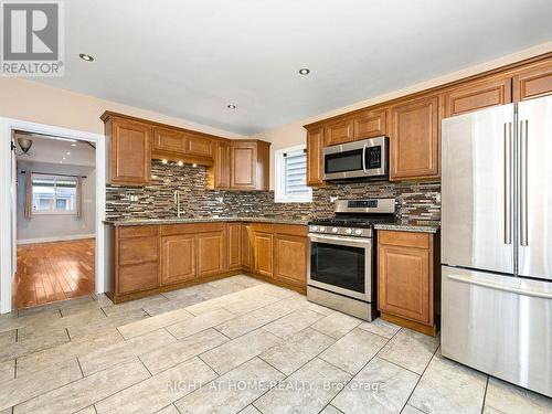 180 Rosslyn Avenue N, Hamilton, ON - Indoor Photo Showing Kitchen With Stainless Steel Kitchen