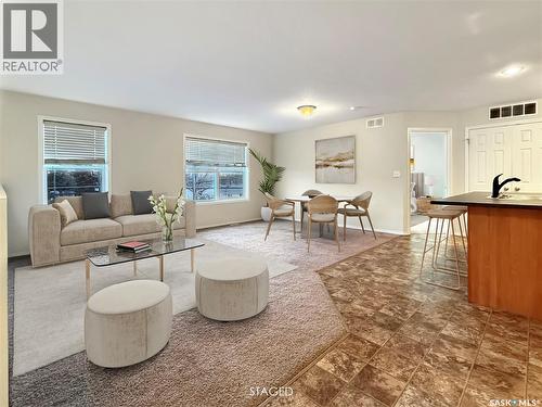 36 1275 Railway Street, Swift Current, SK - Indoor Photo Showing Living Room