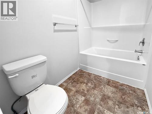 36 1275 Railway Street, Swift Current, SK - Indoor Photo Showing Bathroom