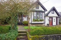 418H Hereward Rd  Victoria, BC V9A 4C8
