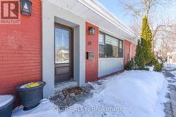 69 CENTRE STREET N  Brampton, ON L6V 1T1