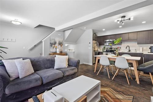 807 280 Amber Trail, Winnipeg, MB - Indoor Photo Showing Living Room