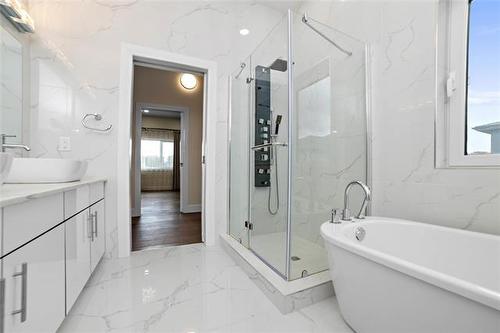 4 Discovery Cove, Headingley, MB 