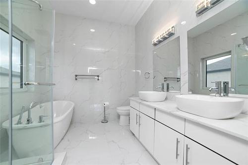 4 Discovery Cove, Headingley, MB 