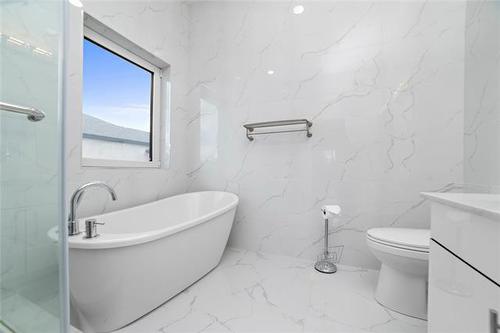 4 Discovery Cove, Headingley, MB 