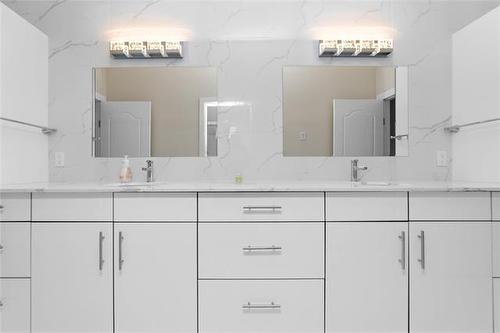 4 Discovery Cove, Headingley, MB 