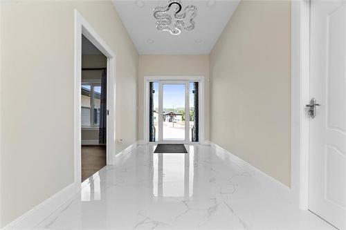 4 Discovery Cove, Headingley, MB 