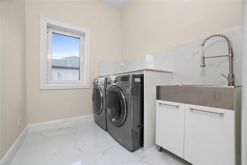 4 Discovery Cove, Headingley, MB 