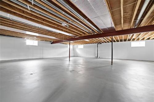 4 Discovery Cove, Headingley, MB 