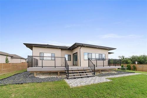 4 Discovery Cove, Headingley, MB 