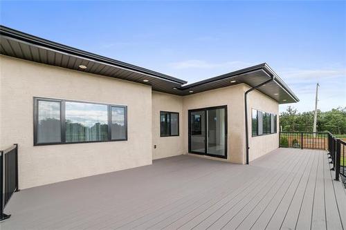 4 Discovery Cove, Headingley, MB 