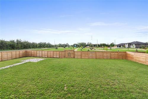 4 Discovery Cove, Headingley, MB 