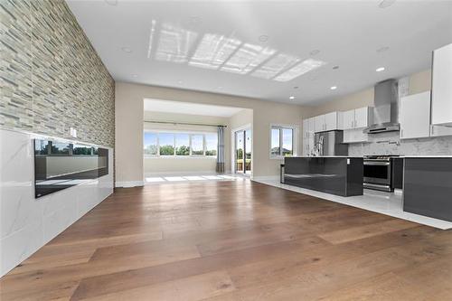 4 Discovery Cove, Headingley, MB 