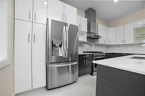 4 Discovery Cove, Headingley, MB 