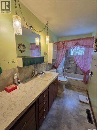 517 Nina Street, Broadview, SK - Indoor Photo Showing Bathroom