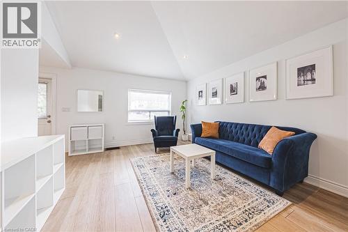 258 West 19Th Street, Hamilton, ON - Indoor Photo Showing Living Room