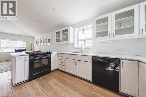 258 West 19Th Street, Hamilton, ON - Indoor Photo Showing Kitchen