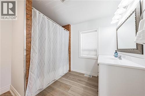 258 West 19Th Street, Hamilton, ON - Indoor Photo Showing Bathroom
