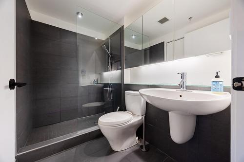 Bathroom - 615-1010 Rue William, Montréal (Le Sud-Ouest), QC - Indoor Photo Showing Bathroom