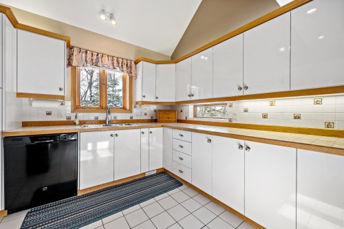 Cuisine - 365 Ch. De La Digue, Mont-Tremblant, QC - Indoor Photo Showing Kitchen With Double Sink