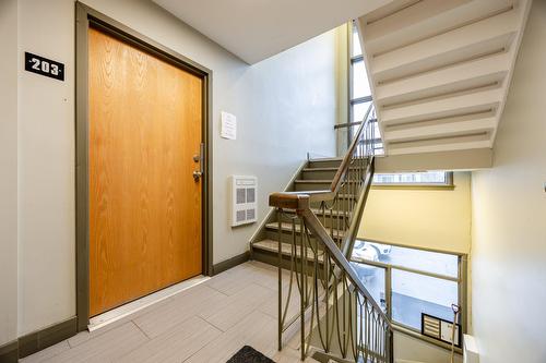 Staircase - 200-24 Rue De Gentilly O., Longueuil (Le Vieux-Longueuil), QC - Indoor Photo Showing Other Room