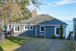 484 Bay St  Qualicum Beach, BC V9K 1J9