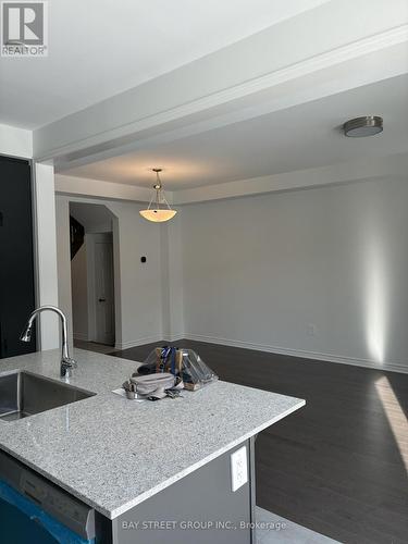9 Moss Drive E, Markham, ON - Indoor Photo Showing Kitchen