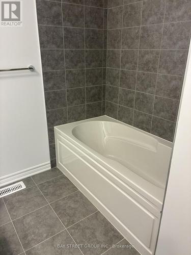 9 Moss Drive E, Markham, ON - Indoor Photo Showing Bathroom