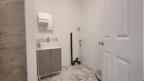 Salle de lavage - 3835 Rue Rivard, Montréal (Le Plateau-Mont-Royal), QC - Indoor