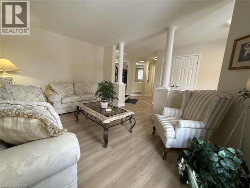 156 Lynnette Drive, Hamilton, ON - Indoor Photo Showing Living Room
