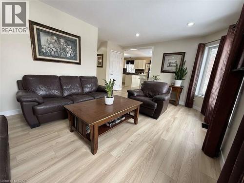 156 Lynnette Drive, Hamilton, ON - Indoor Photo Showing Living Room