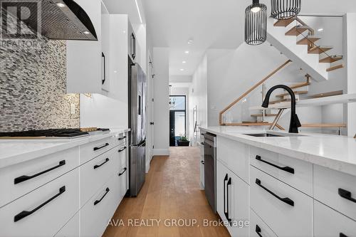 16 Gould Street, Ottawa, ON - Indoor Photo Showing Kitchen With Upgraded Kitchen