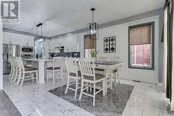 Dinette with large windows - 