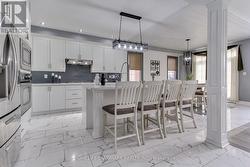Main kitchen with breakfast bar - 