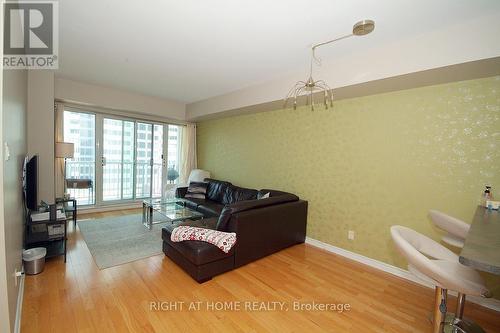 702 - 200 Rideau Street, Ottawa, ON - Indoor Photo Showing Living Room