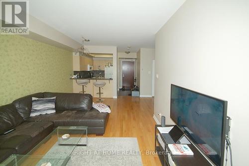 702 - 200 Rideau Street, Ottawa, ON - Indoor Photo Showing Living Room