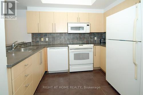 702 - 200 Rideau Street, Ottawa, ON - Indoor Photo Showing Kitchen