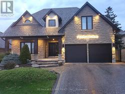 102 DAWNHILL AVENUE  Oshawa, ON L1J 8G4