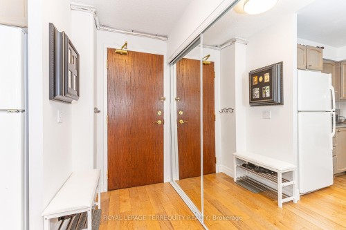 1005-15 Michael Power Place, Toronto, ON - Indoor Photo Showing Other Room