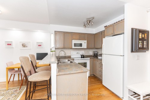 1005-15 Michael Power Place, Toronto, ON - Indoor Photo Showing Kitchen With Double Sink