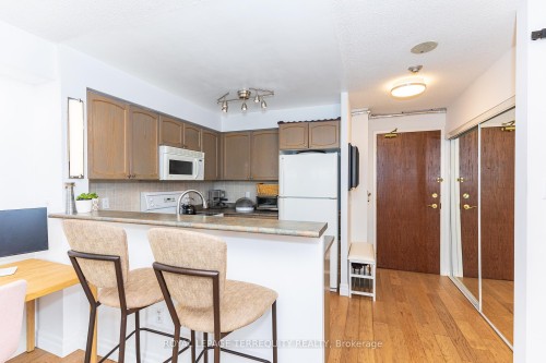 1005-15 Michael Power Place, Toronto, ON - Indoor Photo Showing Kitchen