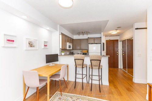 1005-15 Michael Power Place, Toronto, ON - Indoor Photo Showing Dining Room