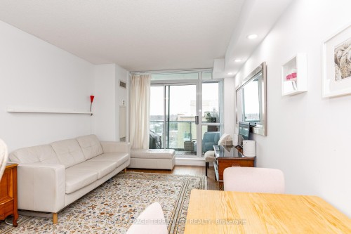 1005-15 Michael Power Place, Toronto, ON - Indoor Photo Showing Living Room