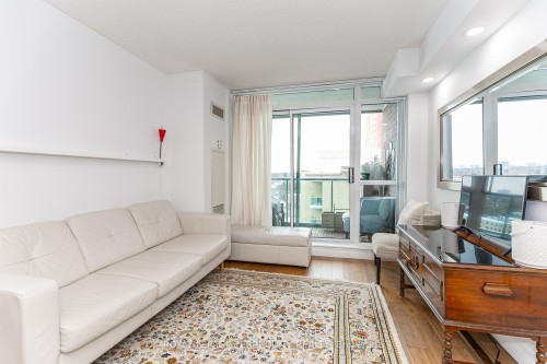 1005-15 Michael Power Place, Toronto, ON - Indoor Photo Showing Living Room