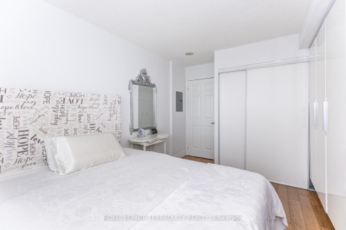 1005-15 Michael Power Place, Toronto, ON - Indoor Photo Showing Bedroom
