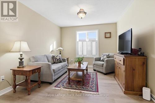 Dining Room / Den with East Facing Window - 25 Apple Tree Crescent, Uxbridge, ON - Indoor Photo Showing Living Room