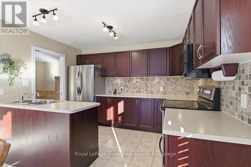 Bright Kitchen Space - 25 Apple Tree Crescent, Uxbridge, ON - Indoor Photo Showing Kitchen With Double Sink