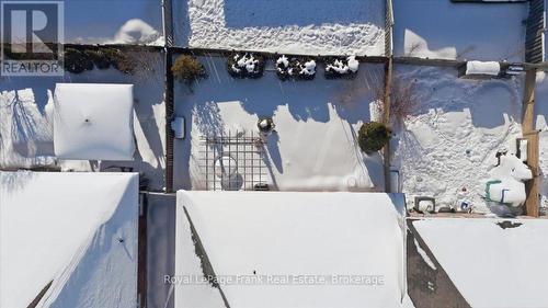 Sunny South Facing Yard - 25 Apple Tree Crescent, Uxbridge, ON - 