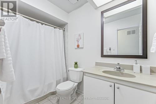 407 Wendron Crescent, Mississauga, ON - Indoor Photo Showing Bathroom